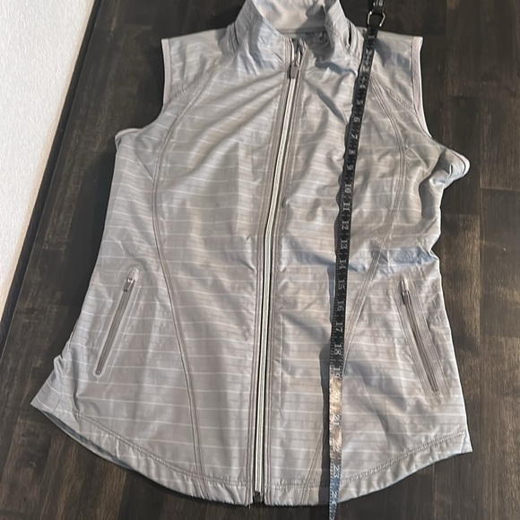 Athleta Gray Stripe Lightweight Activewear Zip Up Vest Size XS - Picture 7 of 7